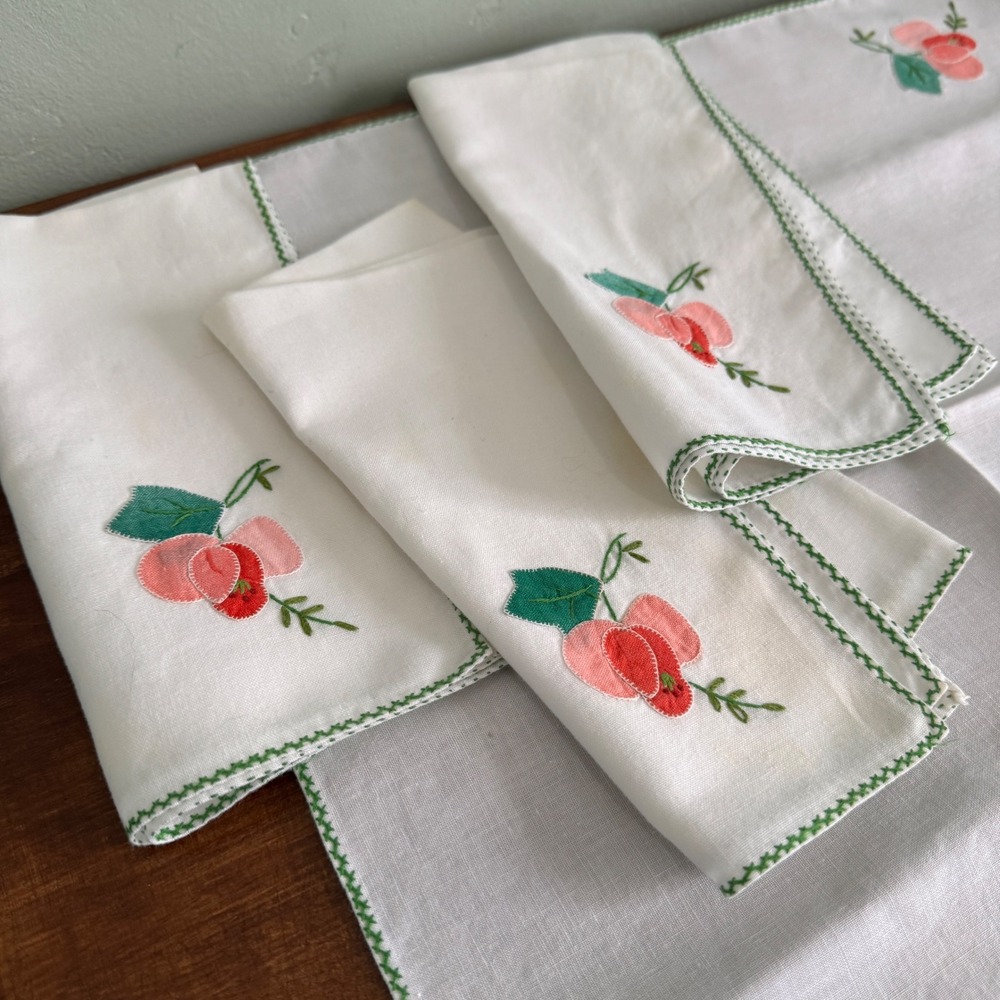 Vintage Embroidered Linen Napkins Floral cherry fruitDesign 4pc Set Red Green